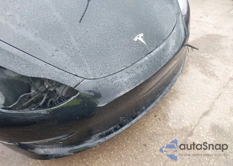 2021 Tesla Model 3 Standard Range Plus Rear-Wheel Drive z USA, uszkodzony, nr VIN 5YJ3E1EA9MF973374